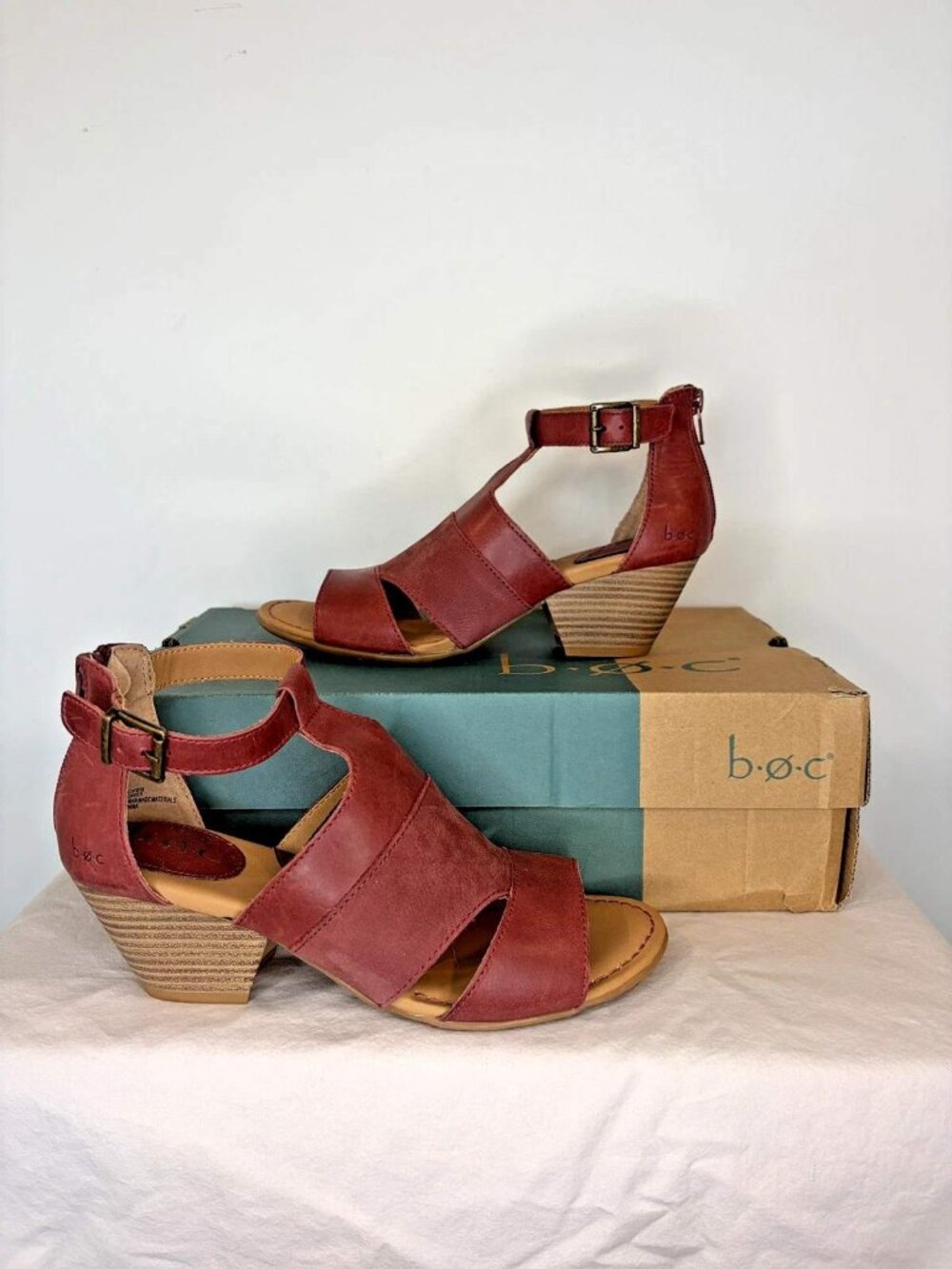 NEW BOC Born Sunray Sandals Sz 7 Burgundy Leather & Suede Stacked 2" Heel
